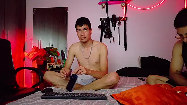 Snapshot of Nymphobuddies chatting on 01-26-25, 04:51 Nymphobuddies online show from 01-26-25, 04:51