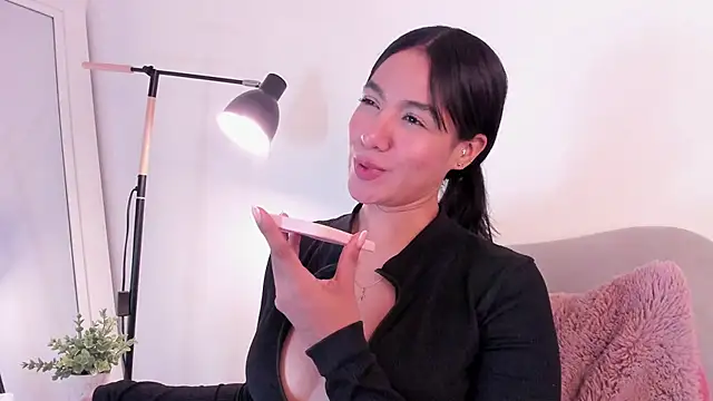 Snapshot of EmmaaCoel chatting on 04-02-26, 12:08 EmmaaCoel online show from 04-02-26, 12:08