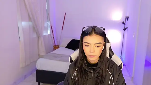 AnabelWolf online show from 10-23-25, 01:32