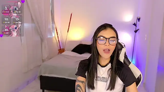 AnabelWolf online show from 10-27-25, 04:33