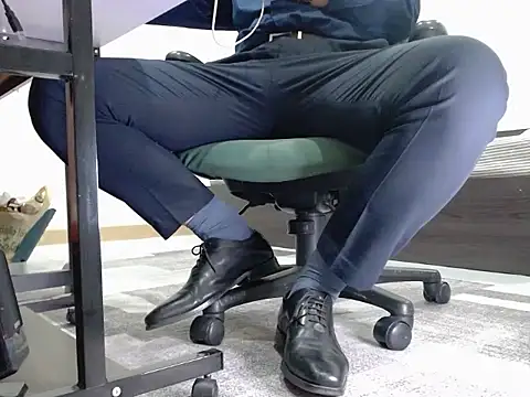 Snapshot of softlyS chatting on 12-18-24, 02:06 softlyS online show from 12-18-24, 02:06