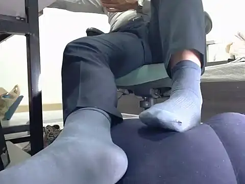 Snapshot of softlyS chatting on 12-19-24, 04:57 softlyS online show from 12-19-24, 04:57