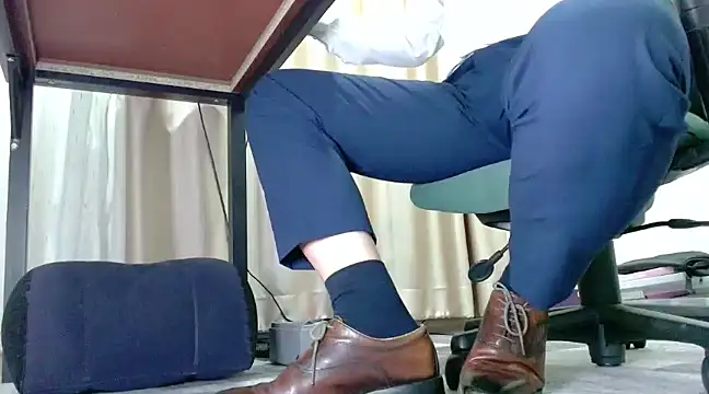 Snapshot of softlyS chatting on 03-04-25, 03:37 softlyS online show from 03-04-25, 03:37