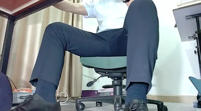 Snapshot of softlyS chatting on 03-08-25, 03:35 softlyS online show from 03-08-25, 03:35