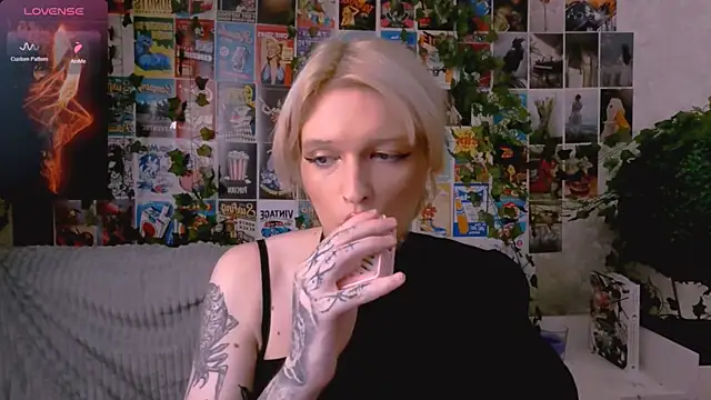 Simona Rain online show from 10-26-25, 11:42