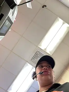 Snapshot of shyfr34k chatting on 02-23-25, 12:48 shyfr34k online show from 02-23-25, 12:48