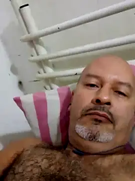 Snapshot of Juan_45 chatting on 06-15-26, 01:24 Juan 45 online show from 06-15-26, 01:24