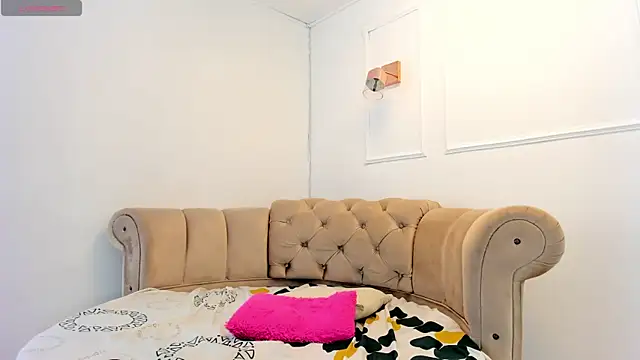 Snapshot of briannaduque chatting on 02-14-25, 12:03 briannaduque online show from 02-14-25, 12:03