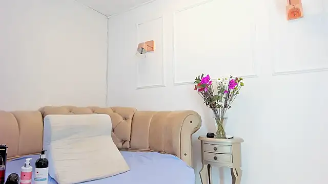 Snapshot of briannaduque chatting on 02-22-25, 12:40 briannaduque online show from 02-22-25, 12:40