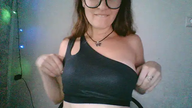 Snapshot of Yulia777 chatting on 12-01-25, 12:21 Yulia777 online show from 12-01-25, 12:21