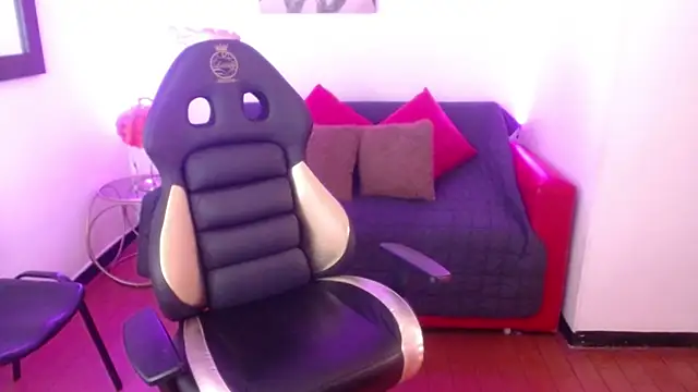 Lili Gomez  online show from 02-04-25, 04:39