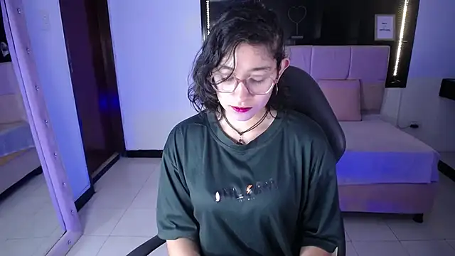 Lili Gomez  online show from 09-13-25, 10:59