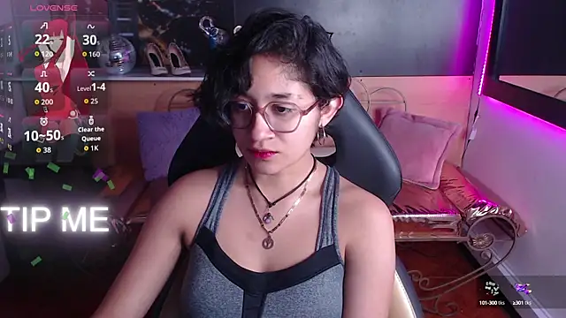 Lili Gomez  online show from 10-06-25, 12:35
