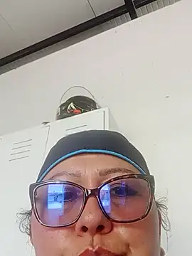 Snapshot of Darly_Gomez chatting on 02-18-25, 03:32 Darly Gomez online show from 02-18-25, 03:32