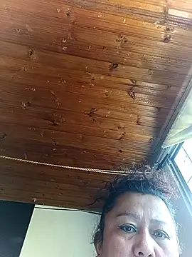 Snapshot of Darly_Gomez chatting on 10-31-25, 02:40 Darly Gomez online show from 10-31-25, 02:40