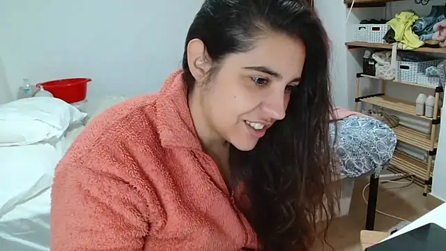 Snapshot of Ursumi1 chatting on 05-14-26, 10:11 Ursumi1 online show from 05-14-26, 10:11