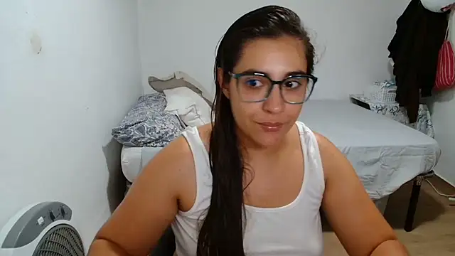 Snapshot of Ursumi1 chatting on 06-22-26, 10:07 Ursumi1 online show from 06-22-26, 10:07