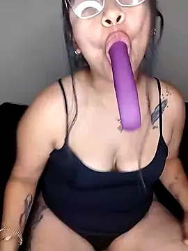 Snapshot of ineliveca chatting on 01-03-25, 04:33 ineliveca online show from 01-03-25, 04:33