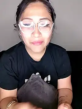 Snapshot of ineliveca chatting on 01-04-25, 04:01 ineliveca online show from 01-04-25, 04:01