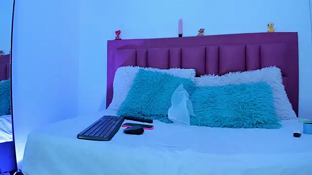 Snapshot of luna_kyong chatting on 12-12-24, 04:21 luna kyong online show from 12-12-24, 04:21