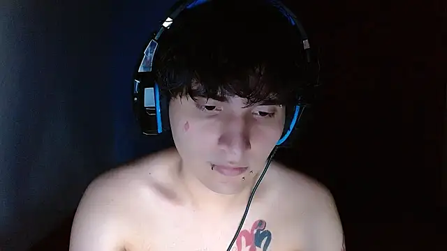 Snapshot of Charley_quin chatting on 05-14-26, 01:34 Charley quin online show from 05-14-26, 01:34