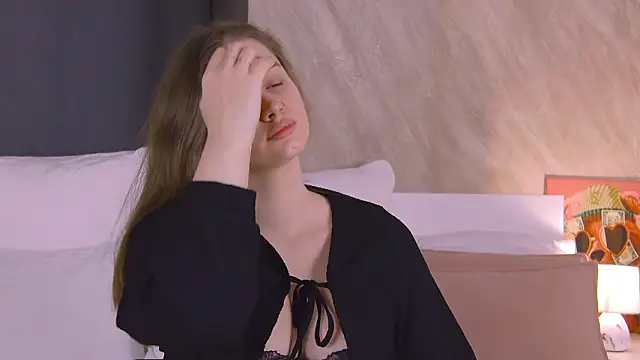 EllieHayes online show from 03-09-26, 08:35