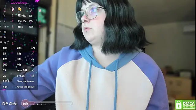 cute aggro gamer girl online show from 12-13-24, 06:10