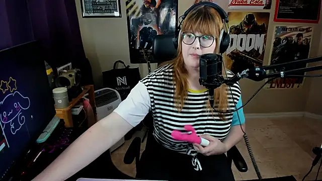 Snapshot of HannahCastle96 chatting on 08-06-26, 12:23 HannahCastle96 online show from 08-06-26, 12:23