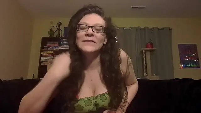 kitwithclaws420 online show from 12-29-24, 11:50