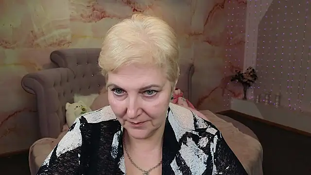 Snapshot of Sandra_Snow chatting on 12-19-24, 01:18 Sandra Snow online show from 12-19-24, 01:18