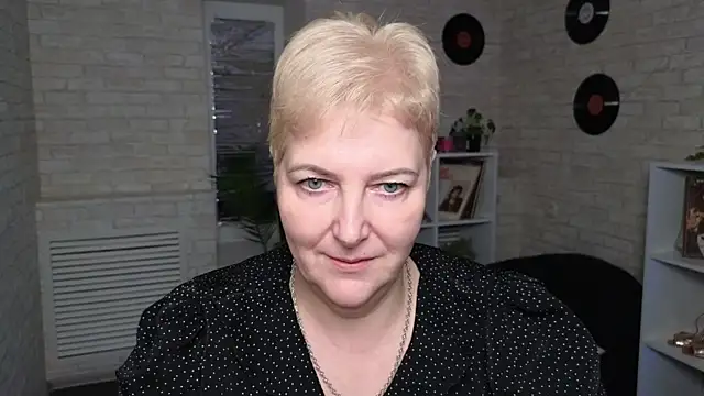 Snapshot of Sandra_Snow chatting on 12-29-24, 04:40 Sandra Snow online show from 12-29-24, 04:40