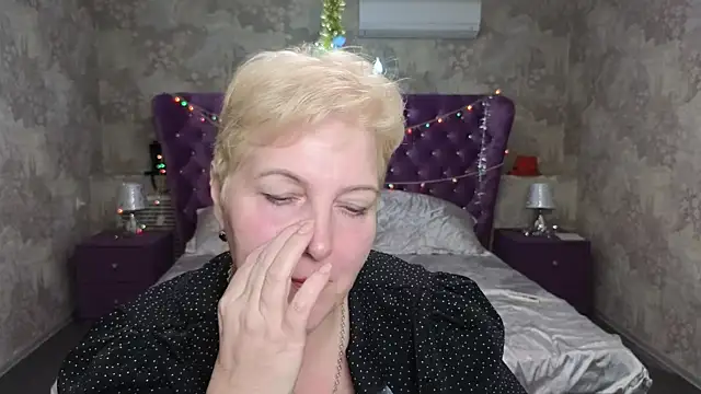 Snapshot of Sandra_Snow chatting on 01-17-25, 12:20 Sandra Snow online show from 01-17-25, 12:20