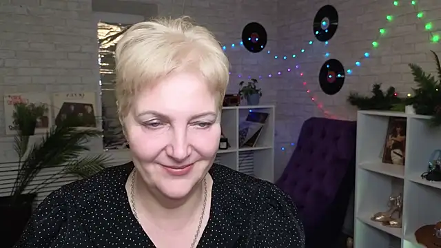 Snapshot of Sandra_Snow chatting on 01-22-25, 02:35 Sandra Snow online show from 01-22-25, 02:35
