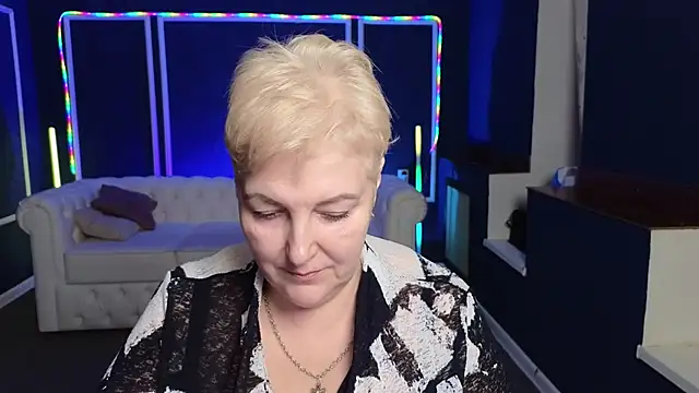 Snapshot of Sandra_Snow chatting on 02-08-25, 02:27 Sandra Snow online show from 02-08-25, 02:27