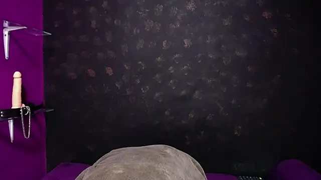 Snapshot of Sadie_Queen chatting on 12-16-24, 05:33 Sadie Queen online show from 12-16-24, 05:33