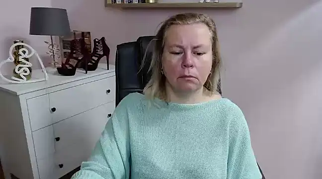 Snapshot of NancyCREAM chatting on 02-12-25, 05:37 NancyCREAM online show from 02-12-25, 05:37