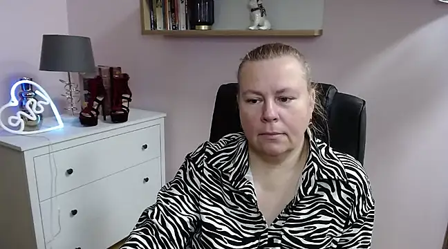 Snapshot of NancyCREAM chatting on 02-19-25, 08:44 NancyCREAM online show from 02-19-25, 08:44