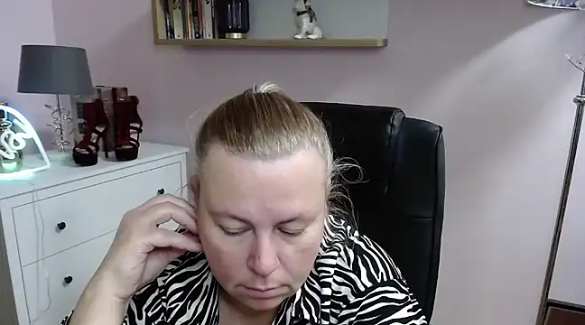 Snapshot of NancyCREAM chatting on 02-19-25, 11:49 NancyCREAM online show from 02-19-25, 11:49