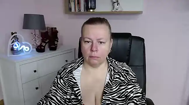 Snapshot of NancyCREAM chatting on 02-21-25, 07:34 NancyCREAM online show from 02-21-25, 07:34