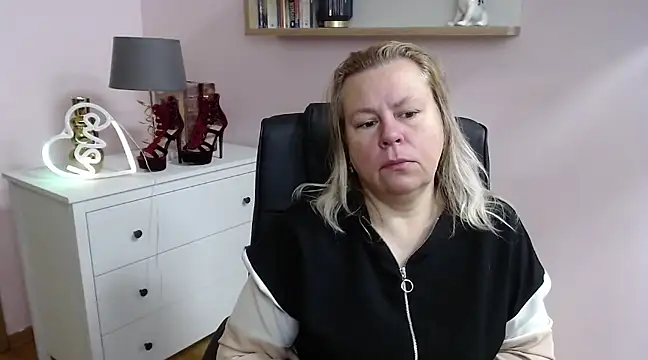 Snapshot of NancyCREAM chatting on 02-26-25, 05:42 NancyCREAM online show from 02-26-25, 05:42