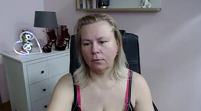Snapshot of NancyCREAM chatting on 02-26-25, 11:52 NancyCREAM online show from 02-26-25, 11:52