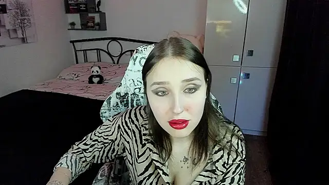 LinaTruly online show from 11-21-25, 10:19