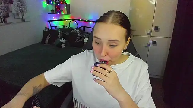 LinaTruly online show from 02-23-26, 10:40