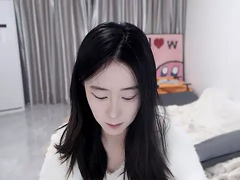 Snapshot of LOLO-yaya chatting on 12-15-24, 07:02 LOLO-yaya online show from 12-15-24, 07:02