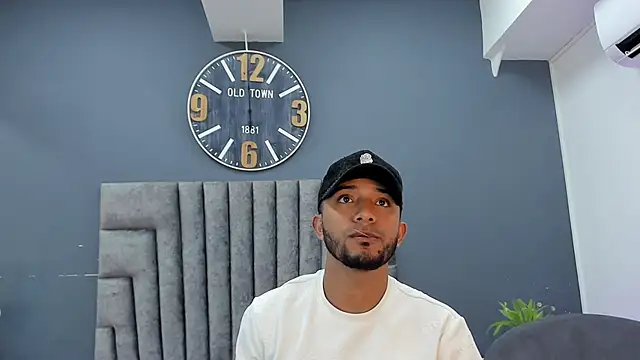 Robin Rief online show from 04-07-26, 07:36