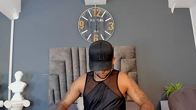 Snapshot of Robin_Rief chatting on 07-11-26, 07:16 Robin Rief online show from 07-11-26, 07:16