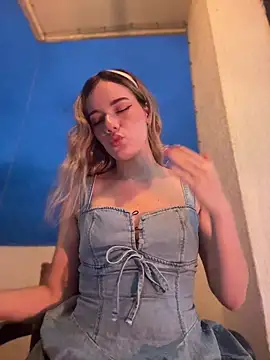 Snapshot of NicoleCut chatting on 04-25-26, 11:13 NicoleCut online show from 04-25-26, 11:13