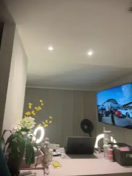 Snapshot of NicoleCut chatting on 05-19-26, 09:15 NicoleCut online show from 05-19-26, 09:15
