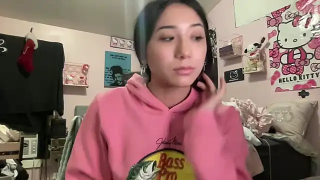 Snapshot of tokyobaby chatting on 01-02-25, 01:06 tokyobaby online show from 01-02-25, 01:06