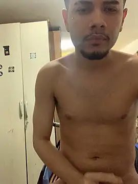 thguinho13 online show from 12-28-24, 03:58